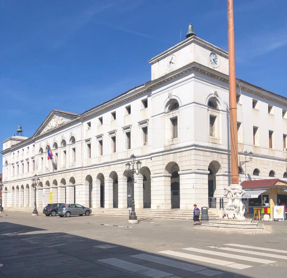 Family House Di Genny E Nicola Small Suite Кьоджа Экстерьер фото